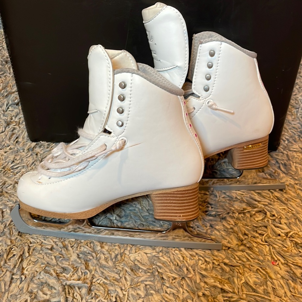 Pre-Loved Jackson Figure Skates!